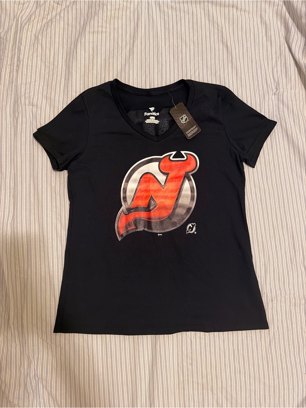 Fanatics Women’s Jack Hughes #86 Black New Jersey Devils Logo Tee